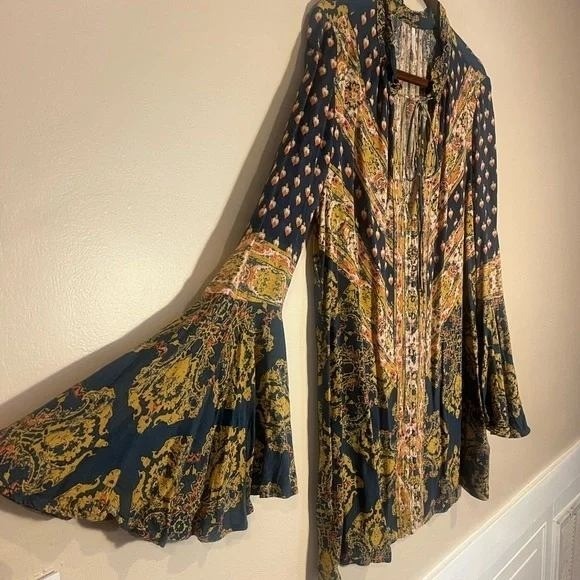 Free People Blue Gold Paisley Print Bell Sleeve Tunic Top Women's Small - Picture 2 of 8